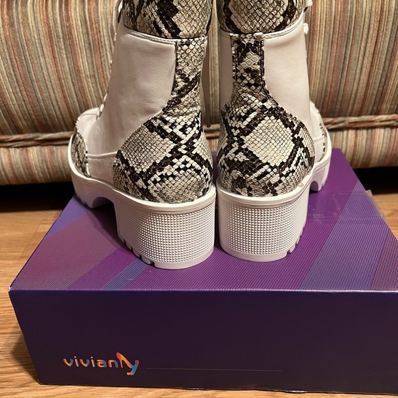 Vivianly New in Box Lace up Chunky Ankle Boots with Python Print Size 10 - Picture 4 of 5